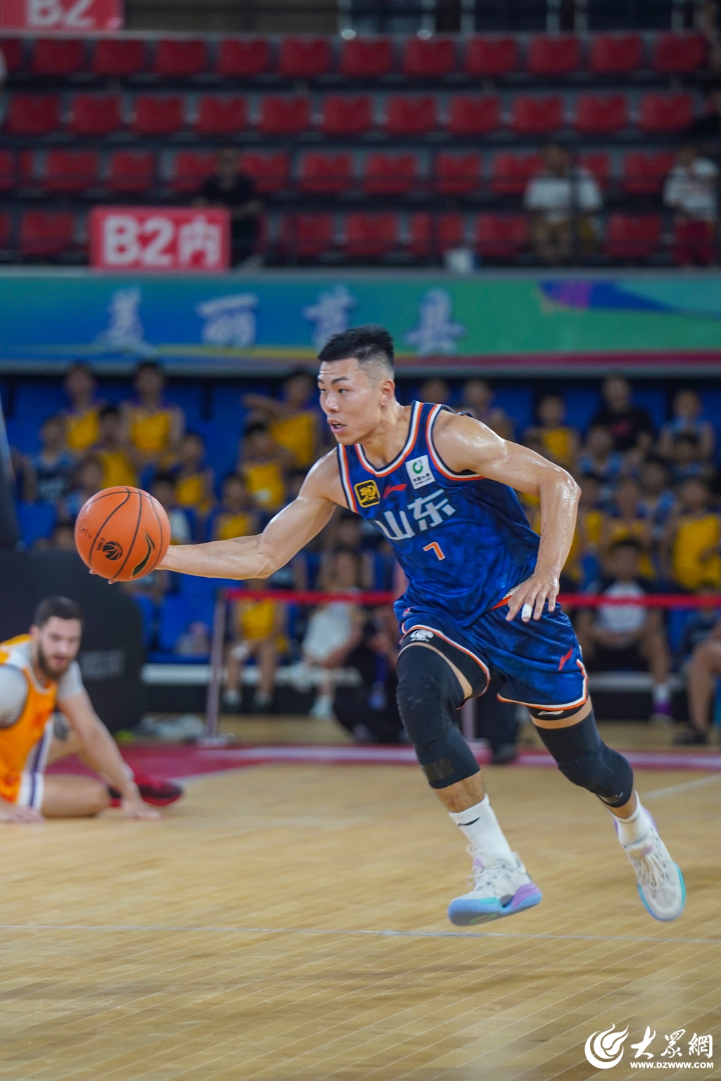 lol 赛事直播-加时末段山东男篮调整名单以备欧超杯；更衣室发声环节打磨；赛场秩序良好；更衣室氛围转暖的简单介绍