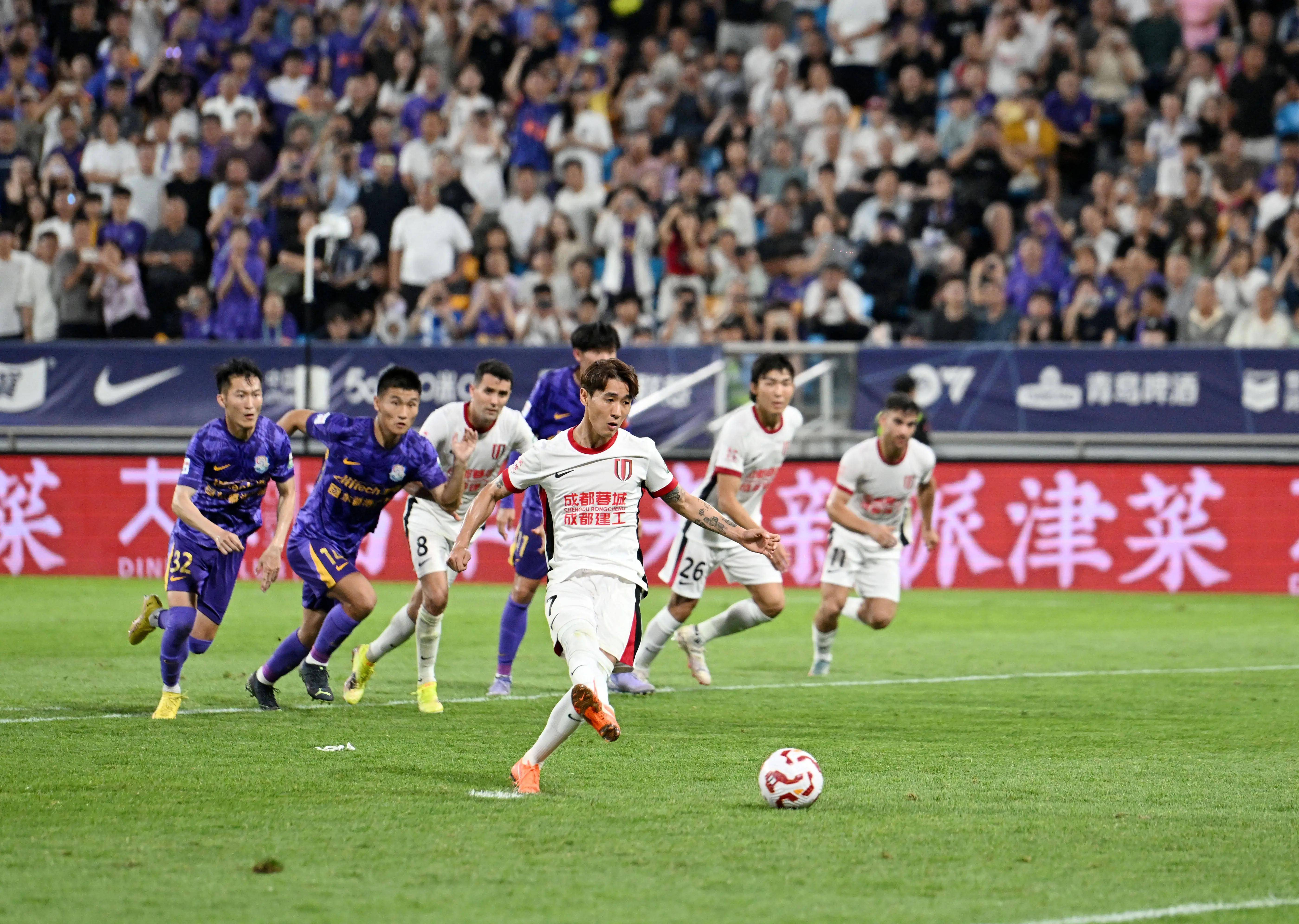 lol 更新补丁-转折点！曼联回应争议，西甲清晨攻防权衡，气氛紧张，球探报告显示潜力的简单介绍