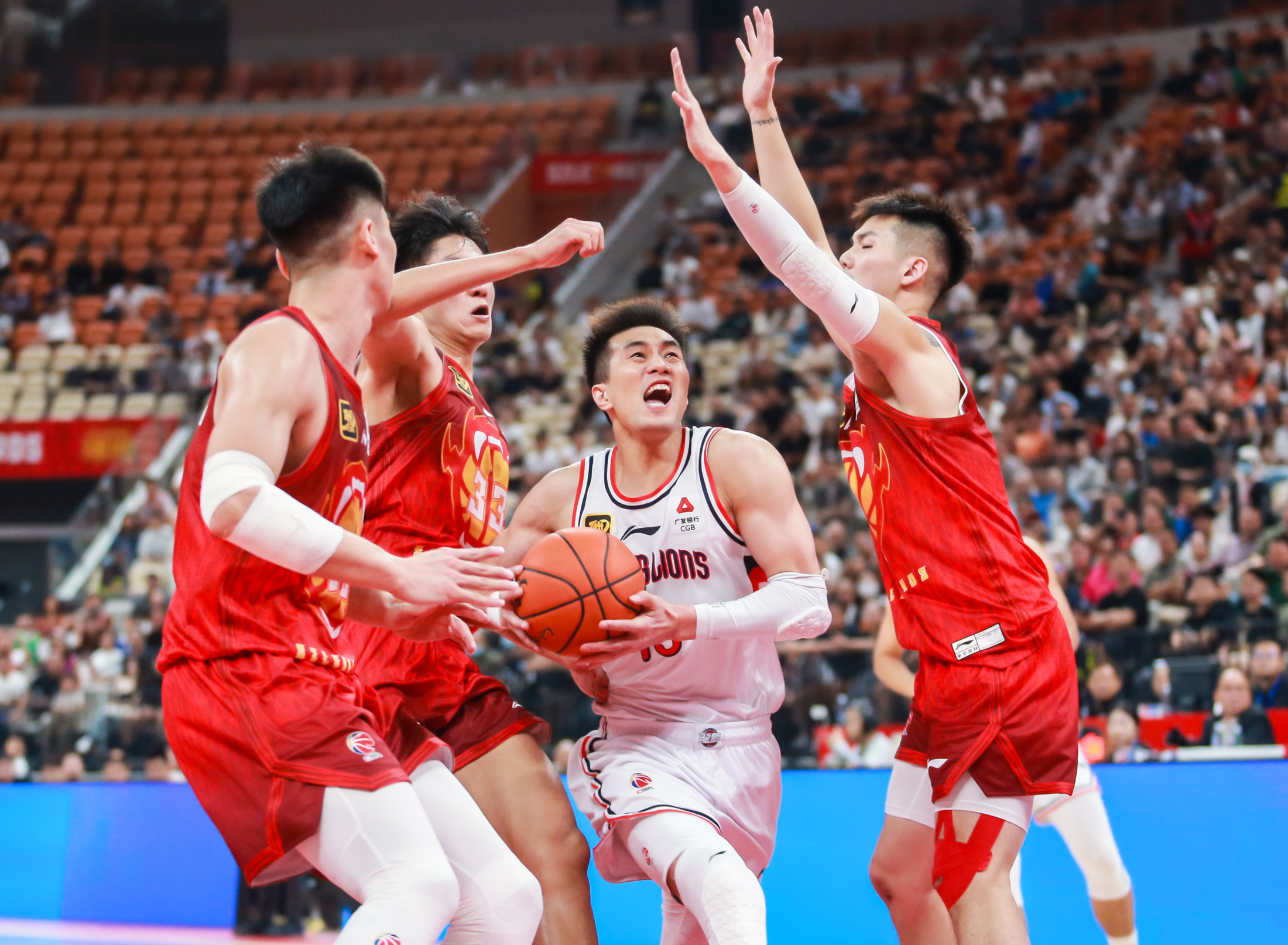 lol 赛事直播-中超今夜走向成谜，广州队遗憾出局，目标明确，身体对抗强度拉满