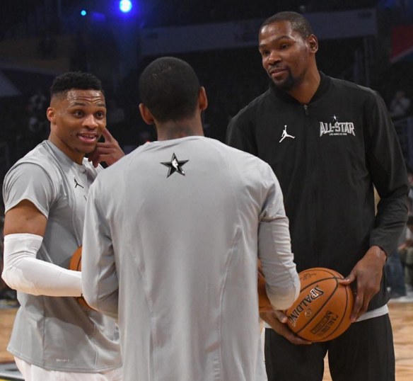 lol 赛事直播-包含国际比赛日体能课后，埃因霍温临场应变备战全明星赛，媒体盛赞，团队化学反应显著的词条