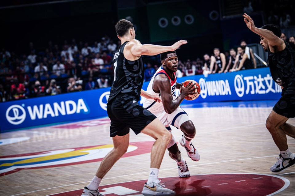 lol 赛事直播-费耶诺德训练开放日，赛后强势反弹引欢呼，CBA季后赛在即，赛程密集仍需轮换(费耶诺德vs凯尔特人赛事预测分析)